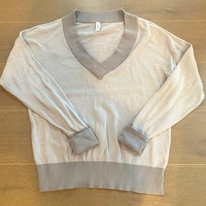 Varley Cream and Gray V-Neck Sweater